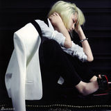 组图：中岛美嘉OL风硬朗写真 炫金短发西装酷帅