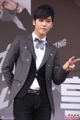 组图：Bii高温办见面会 愿人工呼吸回馈粉丝