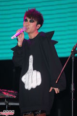 组图：简单生活节揭幕 莫文蔚苏打绿冒雨开唱