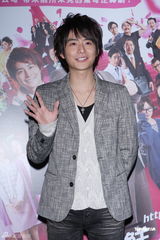 组图：小池彻平见面会门票秒杀 与粉丝击掌同乐