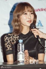 组图：EXO学院风亮相马尼拉记者会 SHINee时尚