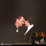 组图：奥兰多与维果后台暧昧旧照 被传同性恋情