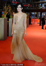 幻灯图集：《在路上》首映变庆生会 主席热拥导演