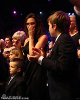 高清组图：贝克汉姆获终身成就奖 辣妹喜极而泣