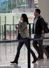 组图：李小冉现身走孕妇通道急掉头 陷流产传闻