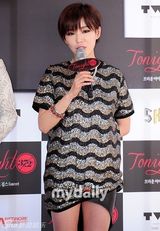 组图：韩团BEG宣传19禁个唱短裙秀美腿