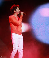 高清组图：韩星金亨俊开生日会 帅气热舞与粉丝互动