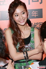 组图：杨爱瑾签新公司 透露盼内地拍剧掘金