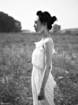 组图：白百何“治愈系”写真 极简黑白打造纯色精灵