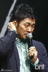 组图：韩星金英浩举办首张专辑发布会一展歌喉