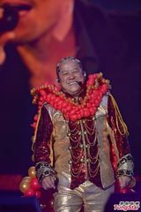 组图：曾志伟率奖门人玩转广州 为钟镇涛庆生