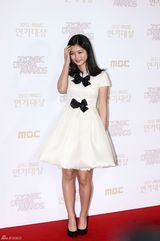 高清图：尹恩惠金秀贤JYJ亮相MBC演技大赏红毯