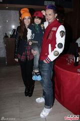 组图：万綺雯王祖蓝等宣传《老表你好》大结局