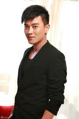 组图：蒋毅休闲西装拍摄写真 明媚温暖帅气袭人