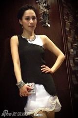 组图：阿娇(钟欣桐)微博自拍美照 芭蕾舞梦幻写真