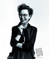 组图：周笔畅登杂志封面 笑容带来正能量