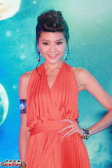 组图：陈茵媺看好陈豪得视帝 周秀娜秀长腿不慎走光