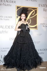 组图：熊黛林出席名牌晚宴活动造型妖艳 