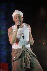 组图：“怒放”摇滚演唱会举行 乐迷共忆青春岁月