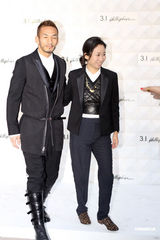 组图：马艳丽爱戴捧场时装秀 偶遇球星中田英寿