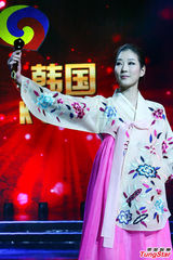 组图：亚洲超模大赛现场换装 旗袍瞬间变泳装