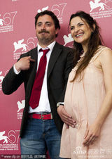 高清：《后事》记者会 泽格斯怀孕被导演摸大肚送吻