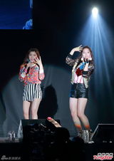 组图：韩团4minute性感登陆香港 热舞大秀美腿