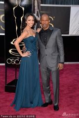 组图：杰米-福克斯带女儿亮相大打亲情牌