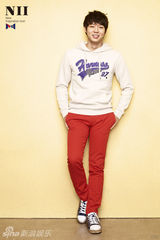 组图：JYJ闵孝琳携手拍时尚春装写真