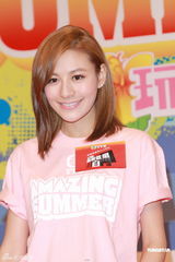 组图：无线暑期节目推介会 陈敏之美腿抢镜