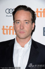 《安娜-卡列妮娜》首映 凯拉-奈特莉携手裘德-洛