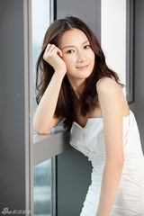 组图：女演员罗忆楠曝新写真 演绎初夏的清新