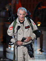 组图：卡梅隆诺兰齐聚尖叫奖 舞台焚人触目惊心