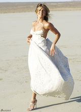 高清组图：詹妮弗-安妮斯顿真空装沙漠拍写真