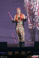 组图：罗志祥香港开唱 谭咏麟相挺当和事佬