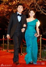 组图：少女时代金贤重等亮相颁奖礼 车胜元获大奖