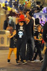 高清组图：贝克汉姆带三个儿子迪斯尼乐园游玩