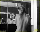 组图：名模莱法利拍摄广告 半裸出镜大秀身材