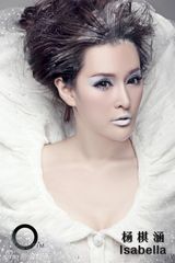 组图：杨棋涵“白色妖姬”唯美夸张写真曝光