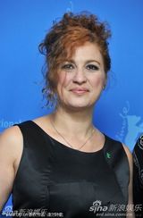 高清：竞赛片《奖励》发布会 导演宝拉携众演员到场