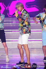 组图：SJKara等众歌手亮相《ShowChampion》