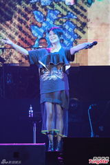 组图：刘若英分享爱情体会 自曝恋爱失败多次