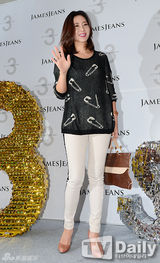 组图：车艺莲李素妍等助阵潮牌上市活动