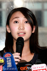 幻灯图：“翻版阿Sa”嫩模周凯盈涉毒鞠躬道歉