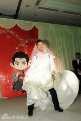 组图：沙溢穿婚纱变疯狂“新娘” 热舞连拍三十张