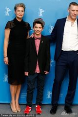 组图：《你爱的人》佩斯勃兰特姿势妖娆