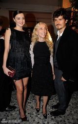 组图：奥兰多现身米兰时装周 细心呵护怀孕娇妻