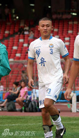 幻灯图：聂远现身梦舟鸟巢慈善赛 门票捐助残疾儿童