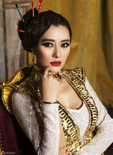 组图：爱戴演绎百变名媛 经典再现奥黛丽-赫本