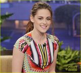 组图：暮光女明亮短裙上节目 美腿修长笑容甜美